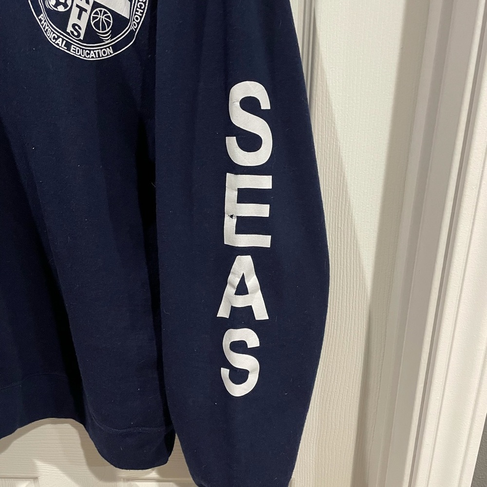 Crewneck - Picture 3 of 4